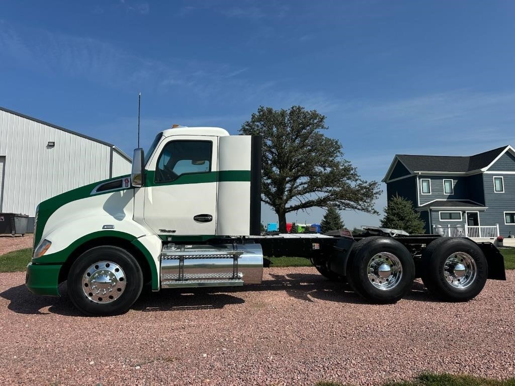Day Cab Trucks For Sale